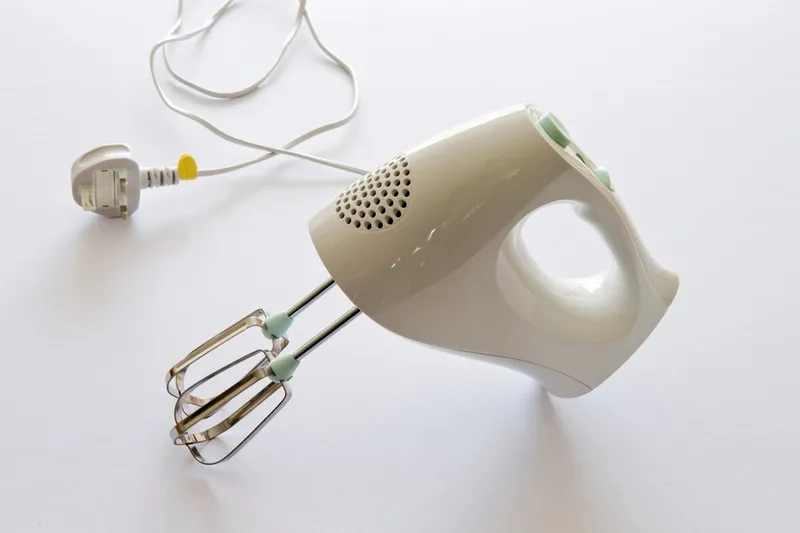 An electric hand mixer