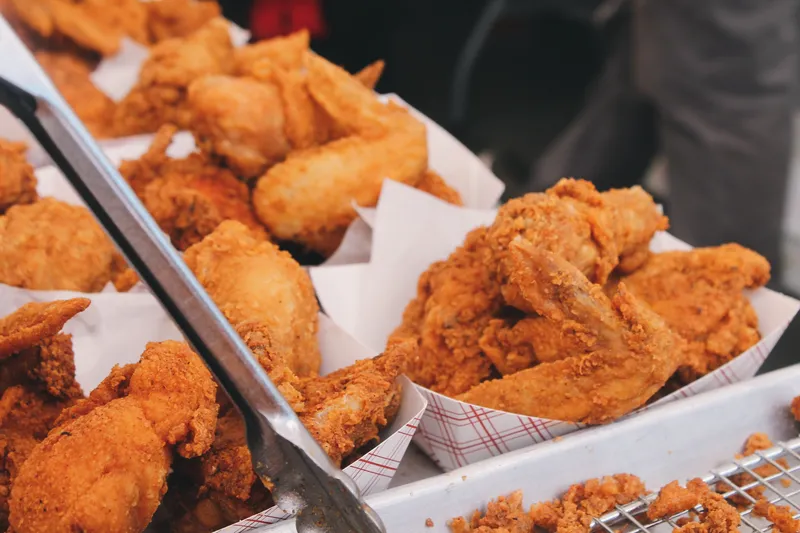 Crispy fried chicken pieces